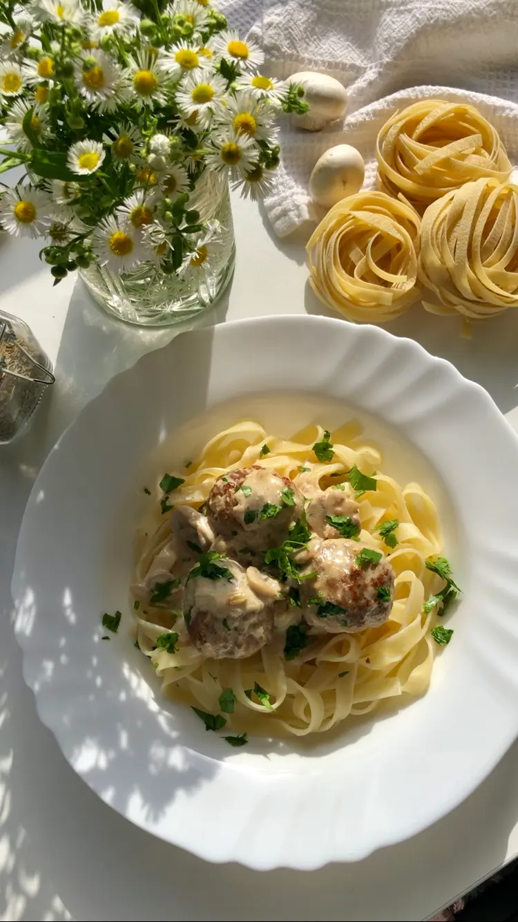 Classic Comfort: Pasta & Meatballs